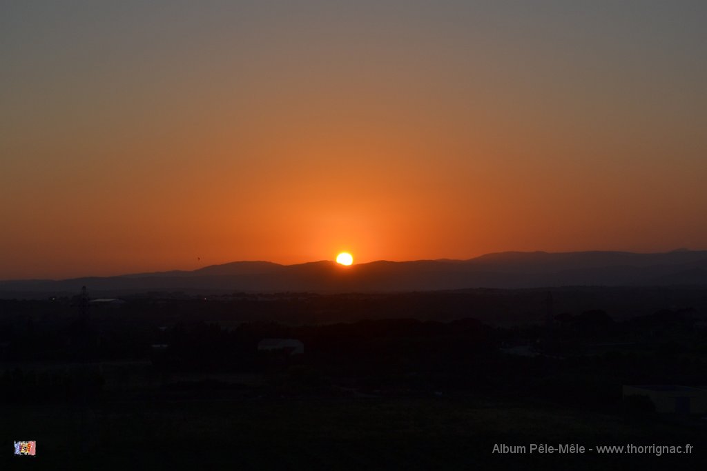 DSC 0008.JPG - Coucher de soleil sur le massif des Maures. 15 juin 2012. 20H07
